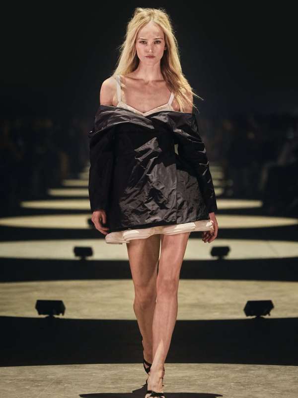 @khaite ss27 show by @cateholstein 