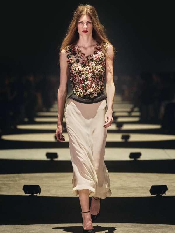 @khaite ss27 show by @cateholstein 