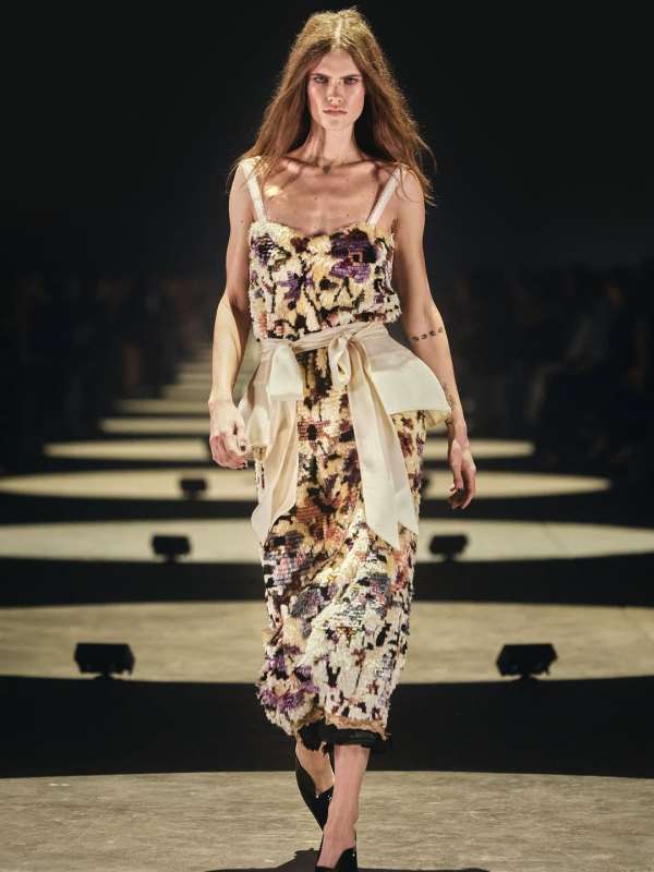 @khaite ss27 show by @cateholstein 