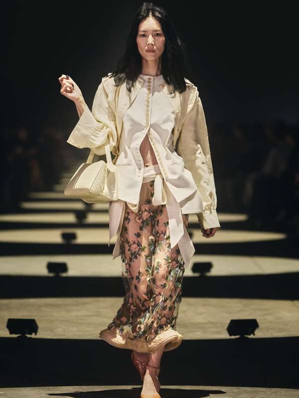 @khaite ss27 show by @cateholstein 