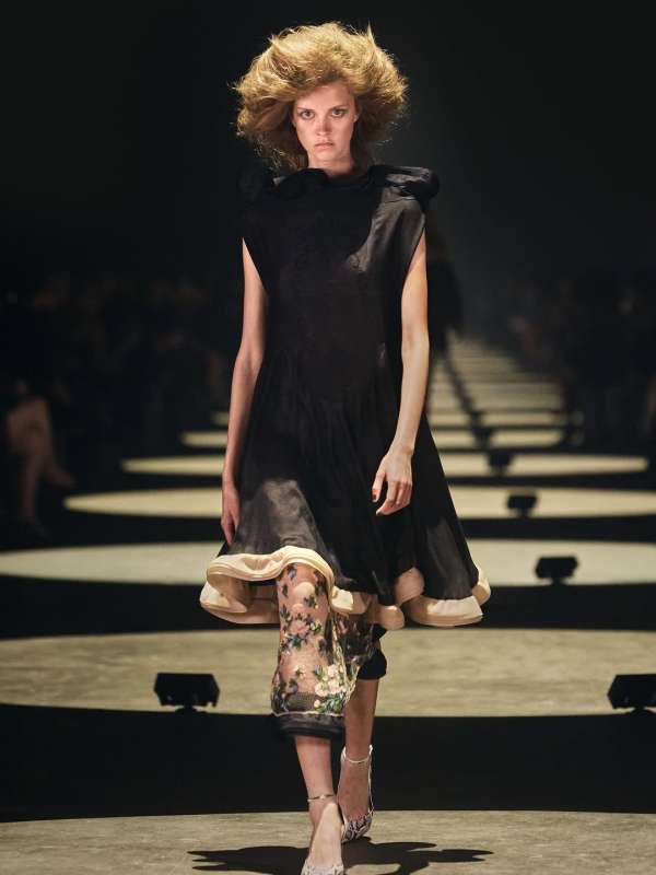 @khaite ss27 show by @cateholstein 