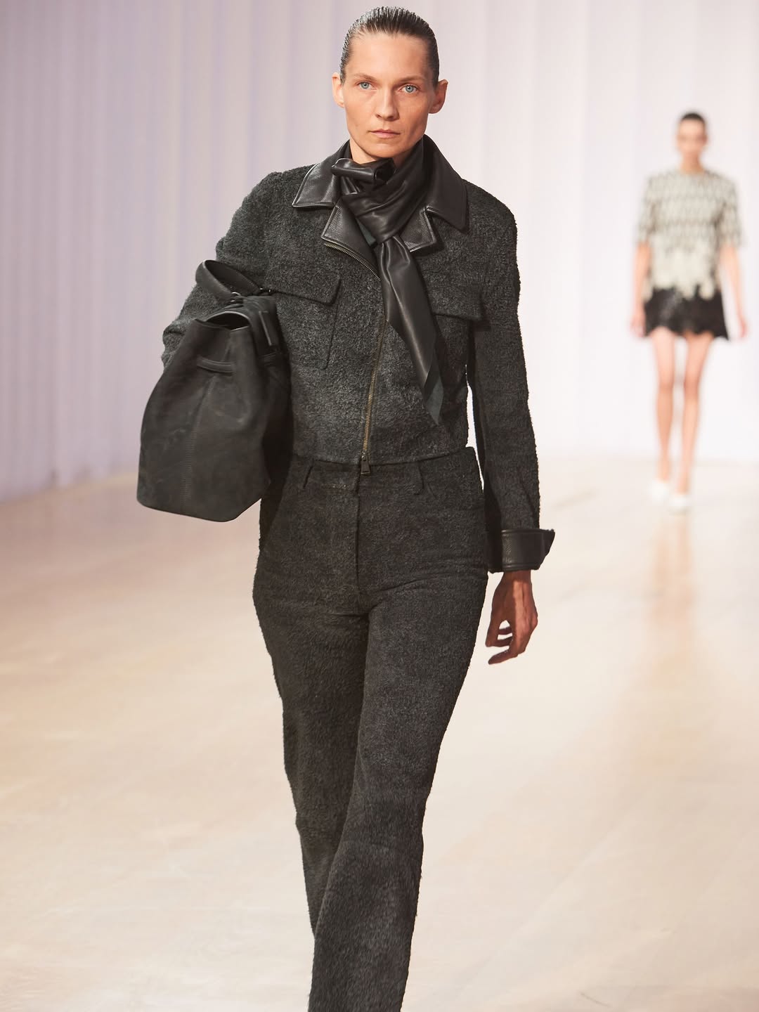 @simkhai ss27 show by @jonathansimkhai 

casting by @piergiorgio @jussivuorenlehto @headenistic 

#camillanickerson