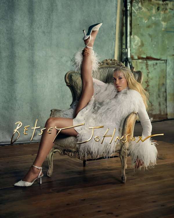 The original showgirl @elizberkley photogra...