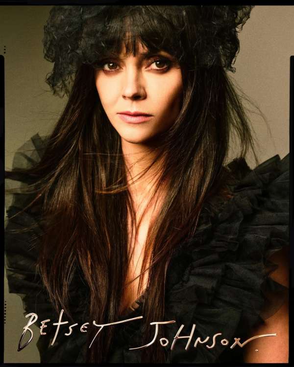 Iconic Christina Ricci photographed by @zoe...