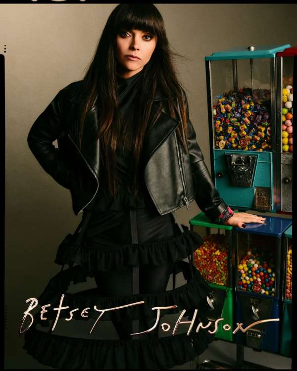 Iconic Christina Ricci photographed by @zoe...