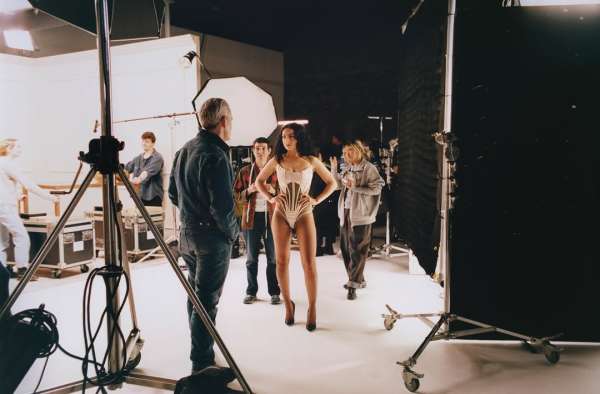 @charli_xcx THE MOMENT book
