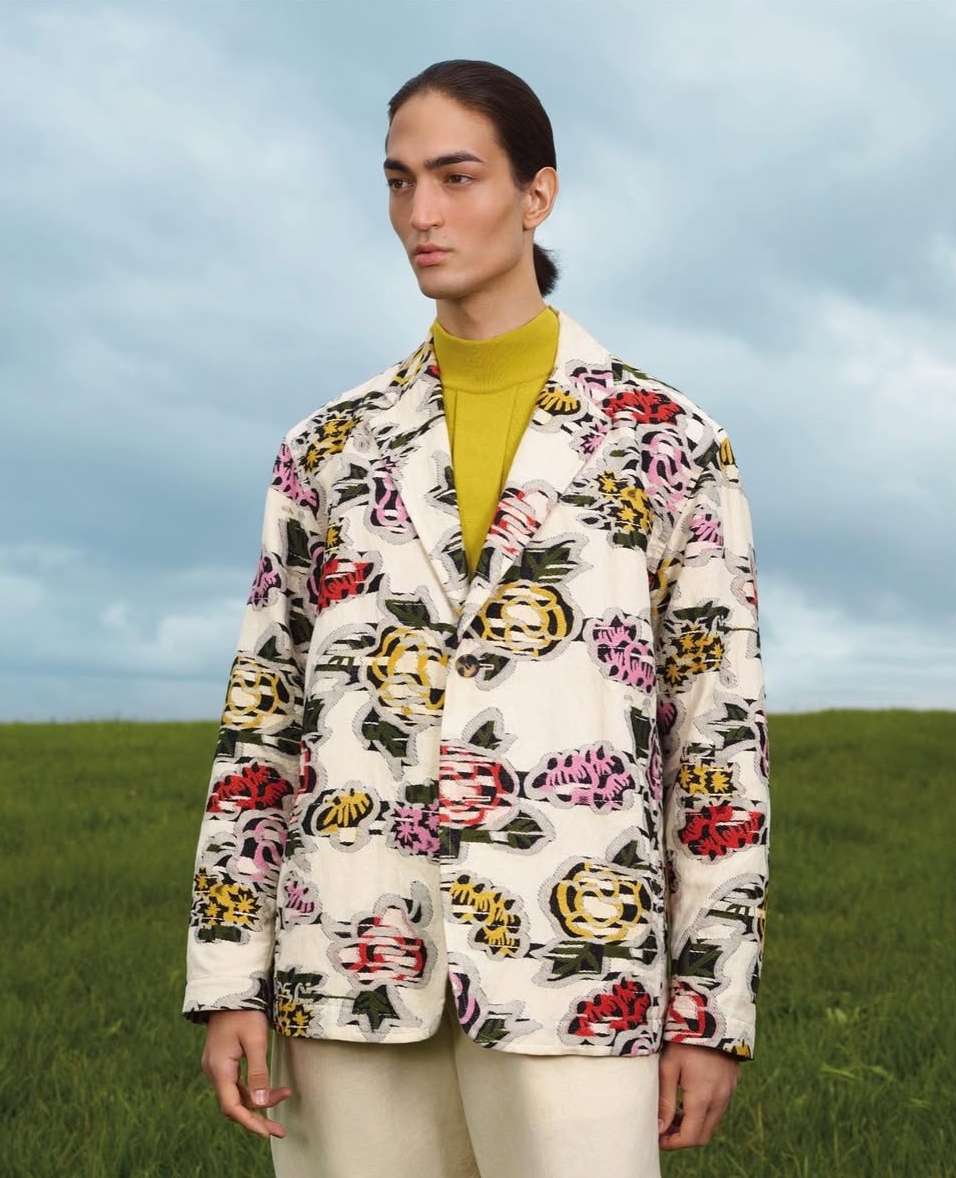 Produced by EYESEE
For ISSEY MIYAKE MEN
Shot by CH...