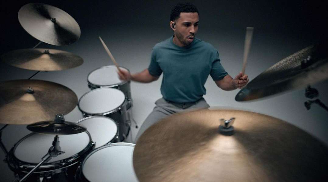 FAVOURITE COLOUR: BLACK