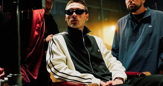 Visual Feast scroll.. .. @pesopluma @titodoublep  @freenjoy shot @flashbx.studio AirBx & OpenBx stages .
.
.
.
#pesopluma #titodoublep #studio #latinmusic