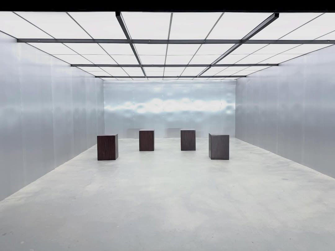Highlight Stage 1 - OpenBx - Futuristic PreLit  Chrome / Metal module in a larger texture open warehouse . Schedule a visit @flashbx.studio