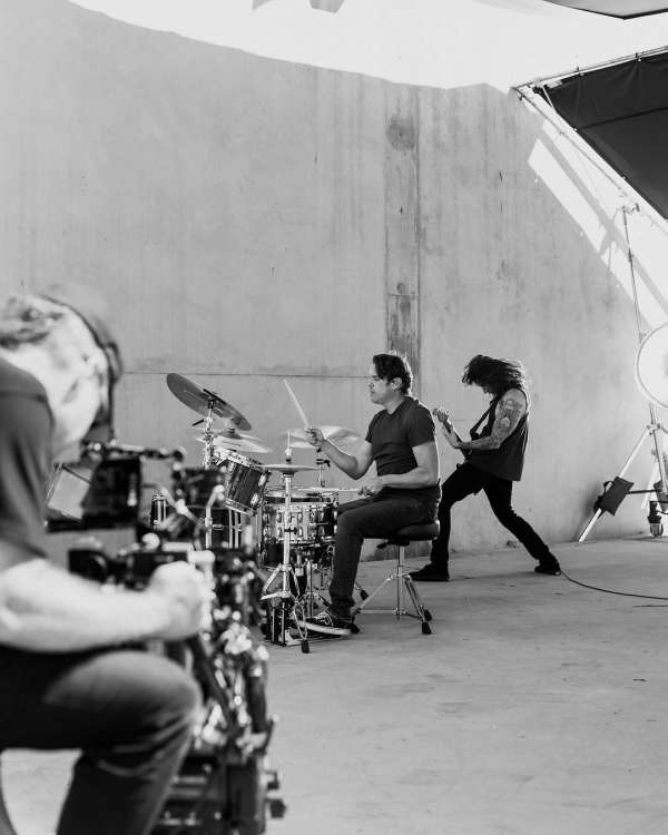 BTS of @saosinofficial’s music video for “S...