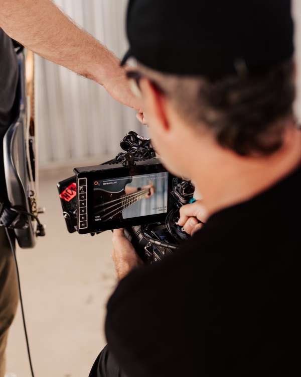 BTS of @saosinofficial’s music video for “S...