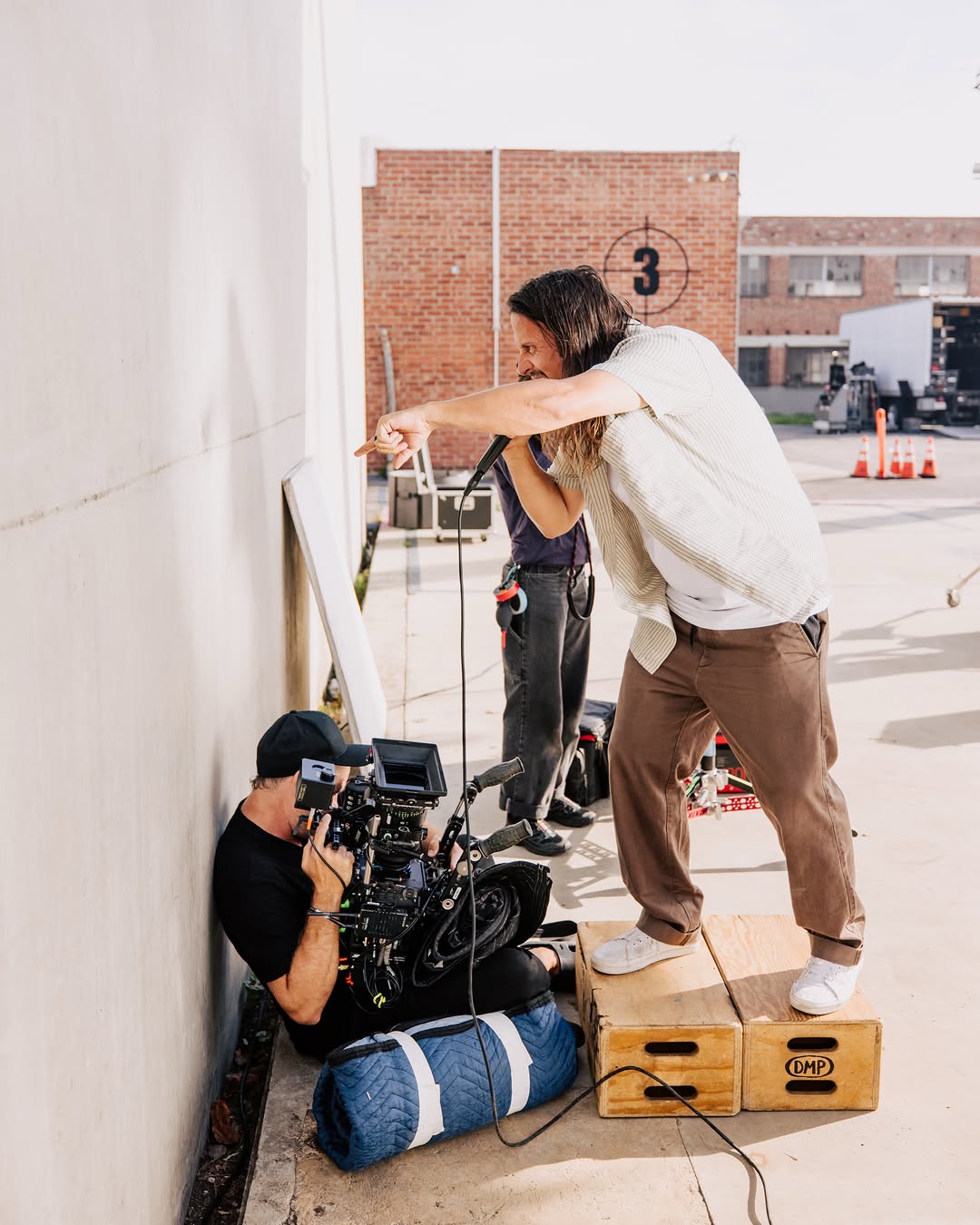 BTS of @saosinofficial’s music video for “Starting Over Again”. So cool to witness the creation of such a beautifully shot performance video! 🌊

Director: @simsdirector
BTS: @annaleemedia
