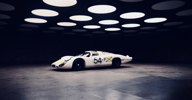 Catch me if you can. Porsche 907 Langcheck . Shot @flashbx.studio by @ goodingandcompany LightBx Stage 3. #porsche #carcollection #light