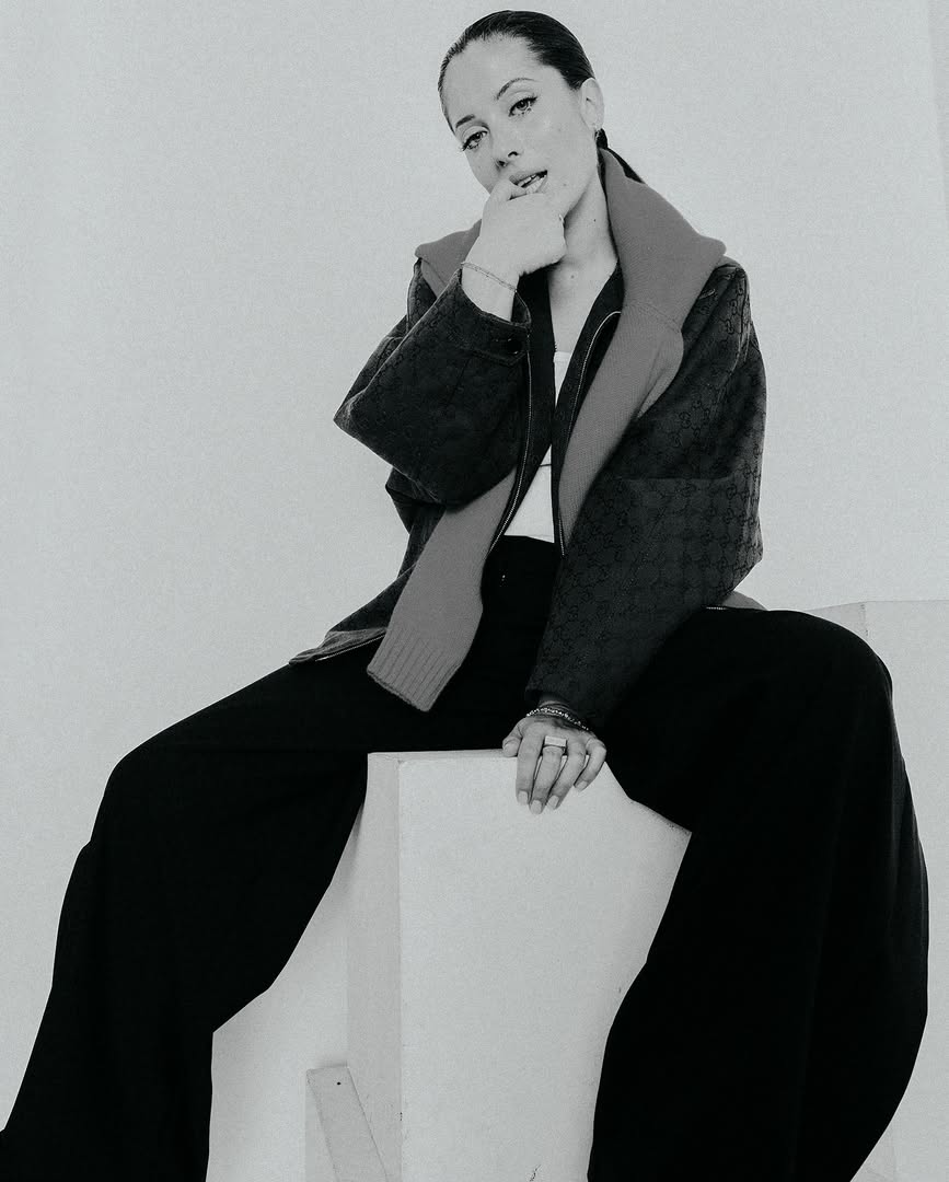 Charlotte Navio X Iliona for Grazia France Sep. 25