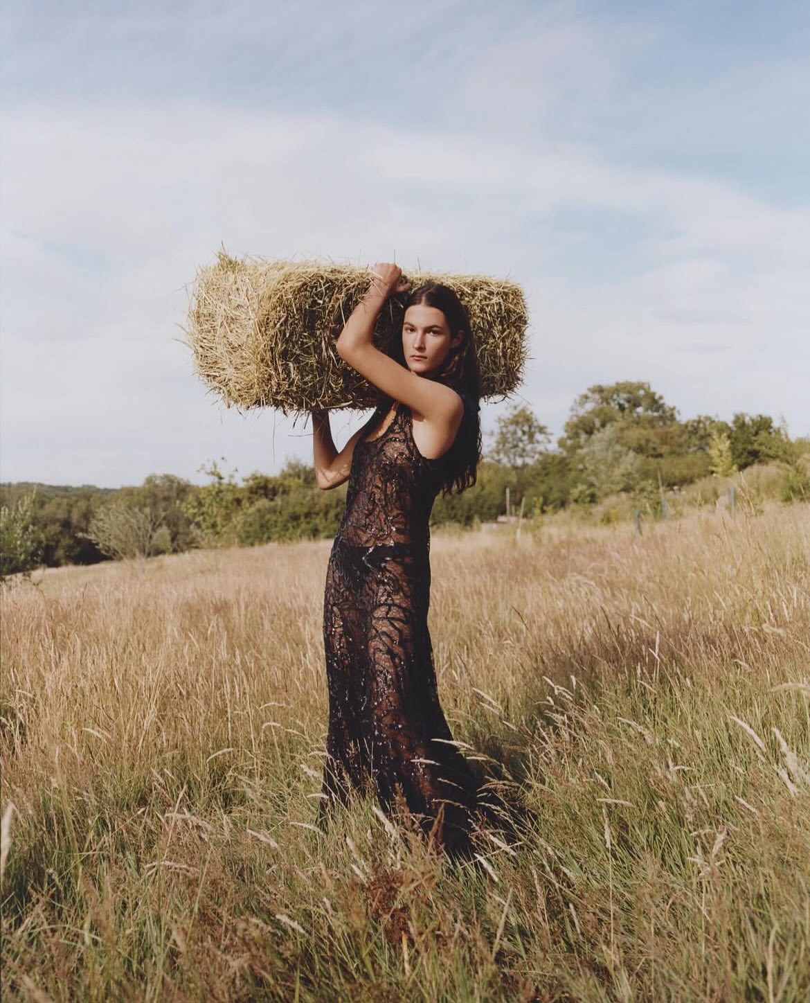 @miranda.brooks.gardens for @britishvogue photographed by @tobycoulson  Creative Director @raulmartinez1024
Fashion Editor @realtallulahharlech
Visuals Director @jamiedspence
Hair @yuminakadadingle
Makeup @mariebruce
Post @rapid.eyedarkroom@chriscookhandprints 
Production @_honor.agency