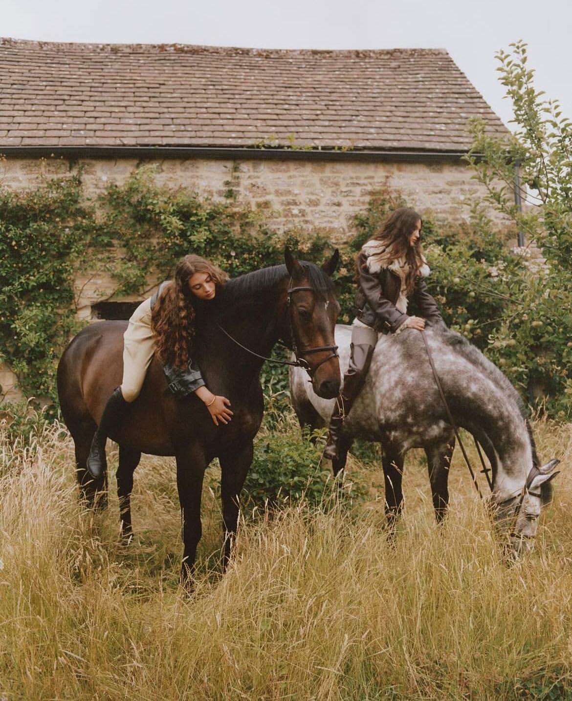 @miranda.brooks.gardens for @britishvogue photographed by @tobycoulson  Creative Director @raulmartinez1024
Fashion Editor @realtallulahharlech
Visuals Director @jamiedspence
Hair @yuminakadadingle
Makeup @mariebruce
Post @rapid.eyedarkroom@chriscookhandprints 
Production @_honor.agency