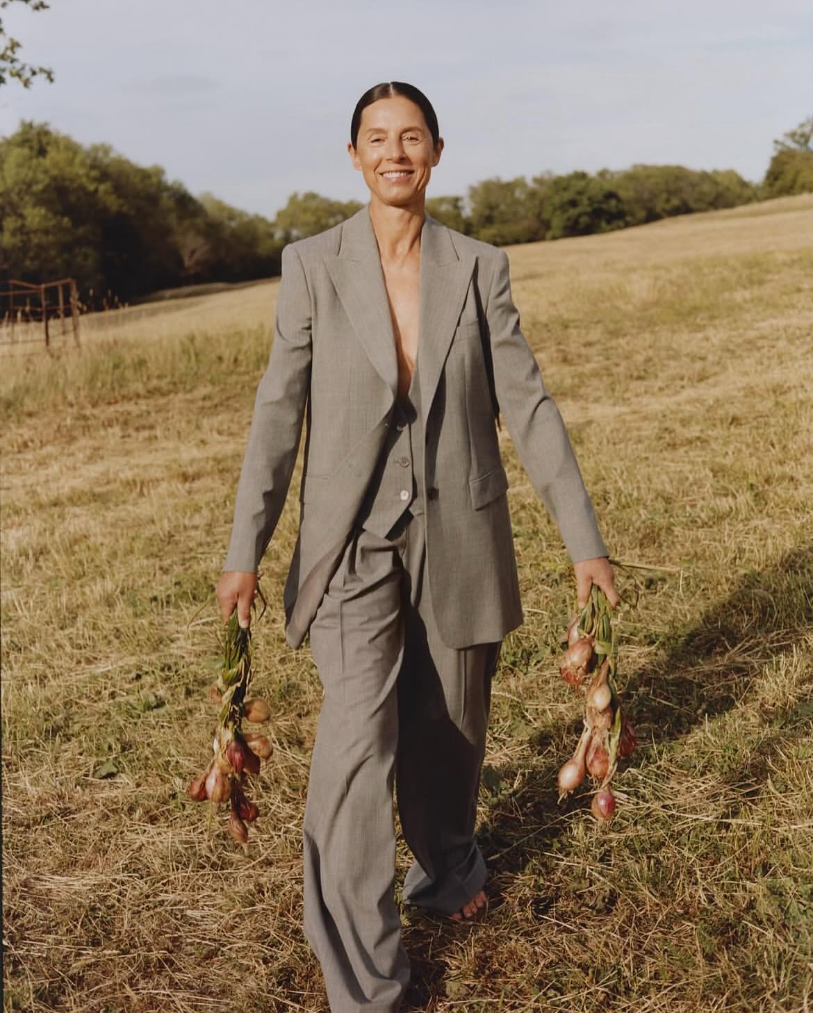 @miranda.brooks.gardens for @britishvogue photographed by @tobycoulson  Creative Director @raulmartinez1024
Fashion Editor @realtallulahharlech
Visuals Director @jamiedspence
Hair @yuminakadadingle
Makeup @mariebruce
Post @rapid.eyedarkroom@chriscookhandprints 
Production @_honor.agency