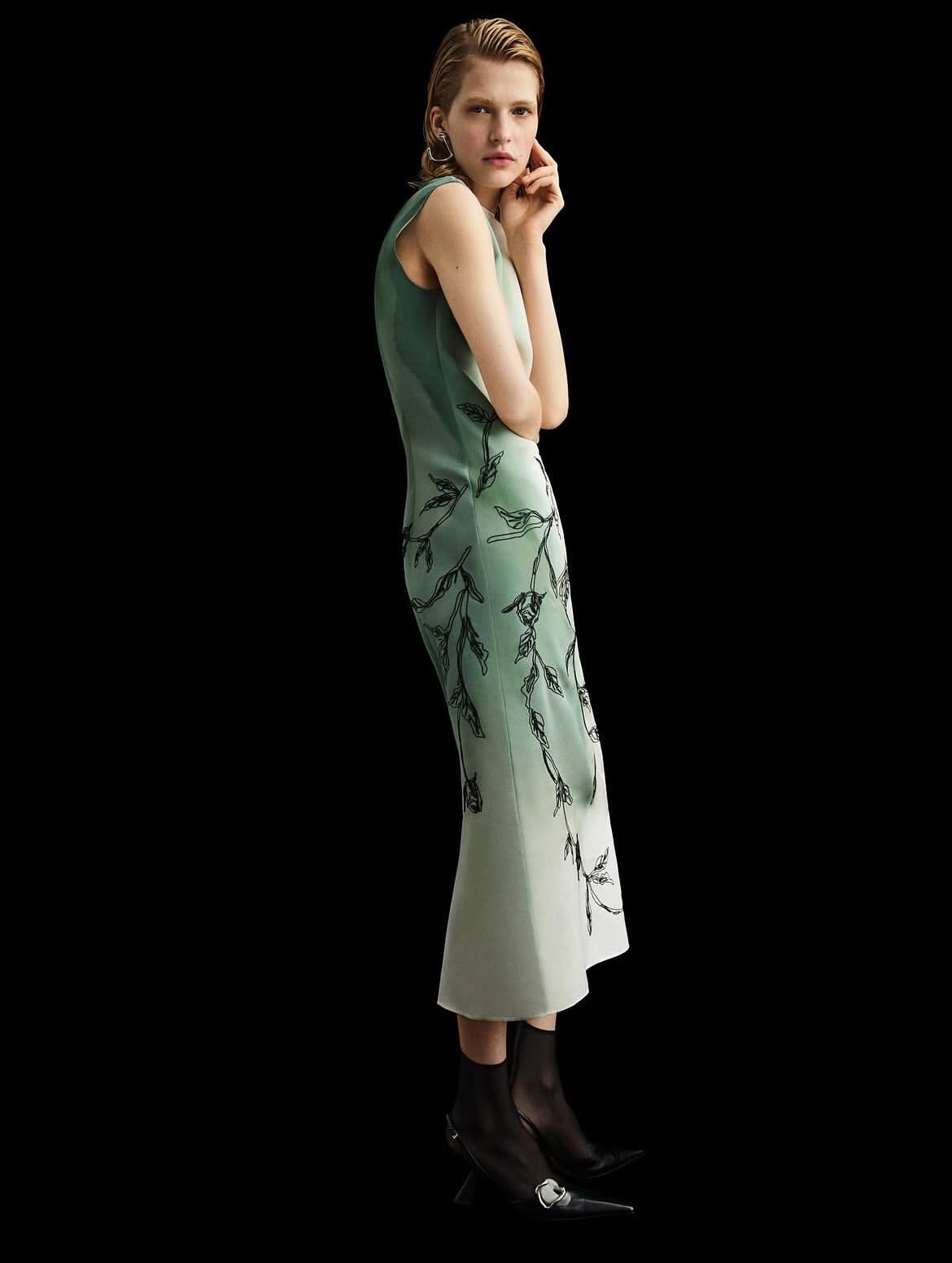 @giada_montenapoleone Spring/Summer 2026
@aivita.muze photographed by @bibicornejoborthwick. 
Styling @kaisergrams
Casting @shaunbeyen
Make-up @cosettagiorgetti
Hair Styling @lorisrocchi
Manicurist @annarelinnocentefurina