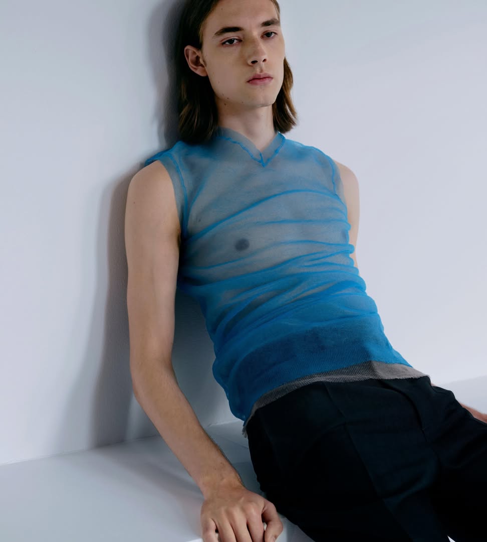 New spring/summer 2026 women's and men's 
collection of @jilsander by @simonebellotti shot by takashi homma @seeing_itself . 

show production @bureaubetak 
content production @bureaufuture 
on-set retouching @granondigital

Art direction by @matthieudr 
Styling by @charlottecolletcollet 
Casting by @ben_grimes_casting 
Hair by by @anthonyturnerhair 
Make-Up by @luciapicaofficial