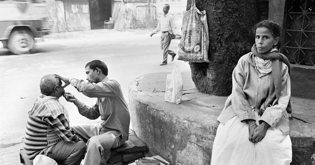 "Nomades" by @bernard_matussiere from the book "Voyages aux pays nomades : l'eau, le sable et les rêves" in collaboration with Erik Orsenna published on May 9, 2025, by Métailié Publishing.
From Cuba to the Sahel, via Bangladesh and China, the two travel-loving friends share the same ambition : to “capture reality,” as they put it.

scanning and Printing by @granondigital