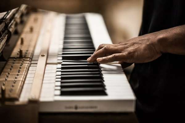 Handcrafting pianos by @steinwayparis 