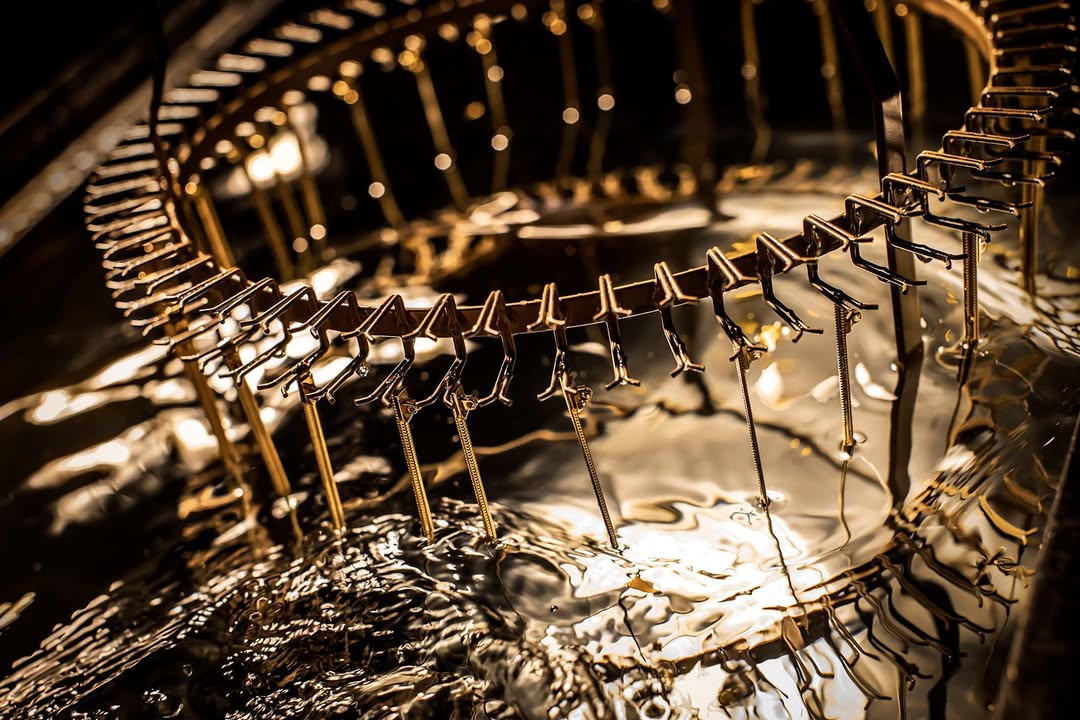 @loropiana Savoir-Faire documented by @polbaril 

Crafted with exceptional care and precision, the new Eyewear Collection pays tribute to Japanese master craftsmanship, combining time-honoured techniques with innovative mineral lenses to achieve a perfect balance of durability, function, and style.

post-production by @granondigital 
@julianmeijeragency