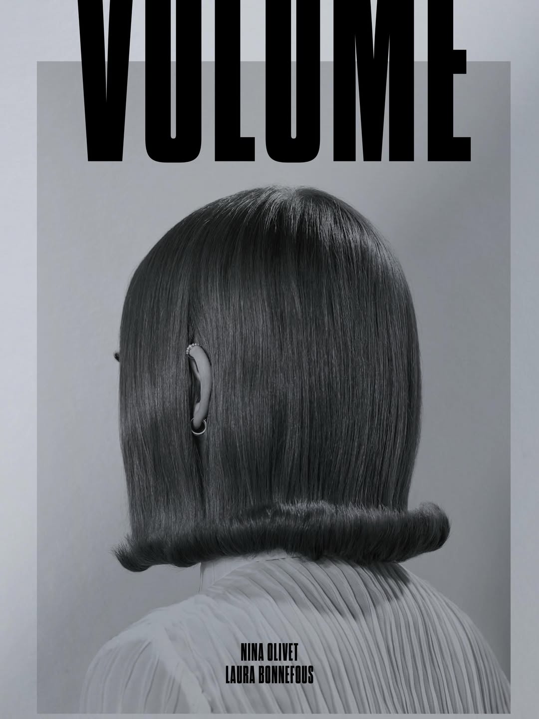 VOLUME release party 📸✂️📖✨with @ninaolivet / 21 juin 2026 de 13h a 21h / 5 rue saint Maur Paris Il y a 15 ans nous nous sommes rencontrées et nous ne savions pas que nous débutions non seulement une merveilleuse collaboration professionnelle mais aussi une incroyable amitié. Il y a 7 ans nous avons décidé de commencer ce projet VOLUME à la frontière entre le CHEVEUX, la SCULPTURE et la PHOTOGRAPHIE, ce projet qui rassemblerai nos passions, nos obsessions, nos univers artistiques. Nous avons photographié pendant plusieurs années de nombreuses personnalités mais aussi ce lieu singulier. Puis au fil du temps l’idée a germé de laisser une trace de ces moments, de l’écrire, d’en faire une livre. C’est aujourd’hui avec une immense joie que nous vous dévoilons VOLUME 🫶 Un IMMENSE merci à ceux que nous avons photographié, à toutes les équipes beauté et à ceux qui nous ont accompagnés dans la création de l’ouvrage Graphiste DA @alizee_cormerais Post prod @audreymarchand.retouch Photogravure @granondigital @phebertrand Impression @mediagraphicrennes set design @juliadagood 🙏🙏 🙏 Merci @lgrangette @maudlecompte @julievallon
#laurabonnefous #ninaolivet #volume Fifteen years ago, we met and had no idea that we were beginning not only a wonderful professional collaboration, but also an incredible friendship.
Seven years ago, we decided to launch VOLUME, a project at the intersection of HAIR, SCULPTURE, and PHOTOGRAPHY—a project that would bring together our passions, our obsessions, and our artistic worlds.
Over the years, we photographed many remarkable personalities, as well as this singular place. Then, little by little, the idea emerged to preserve these moments, to put them into words, and to turn them into a book.
Today, it is with immense joy that we finally unveil VOLUME đź«¶
A HUGE thank you to everyone we photographed, to all the beauty teams, and to those who accompanied us in the creation of this book