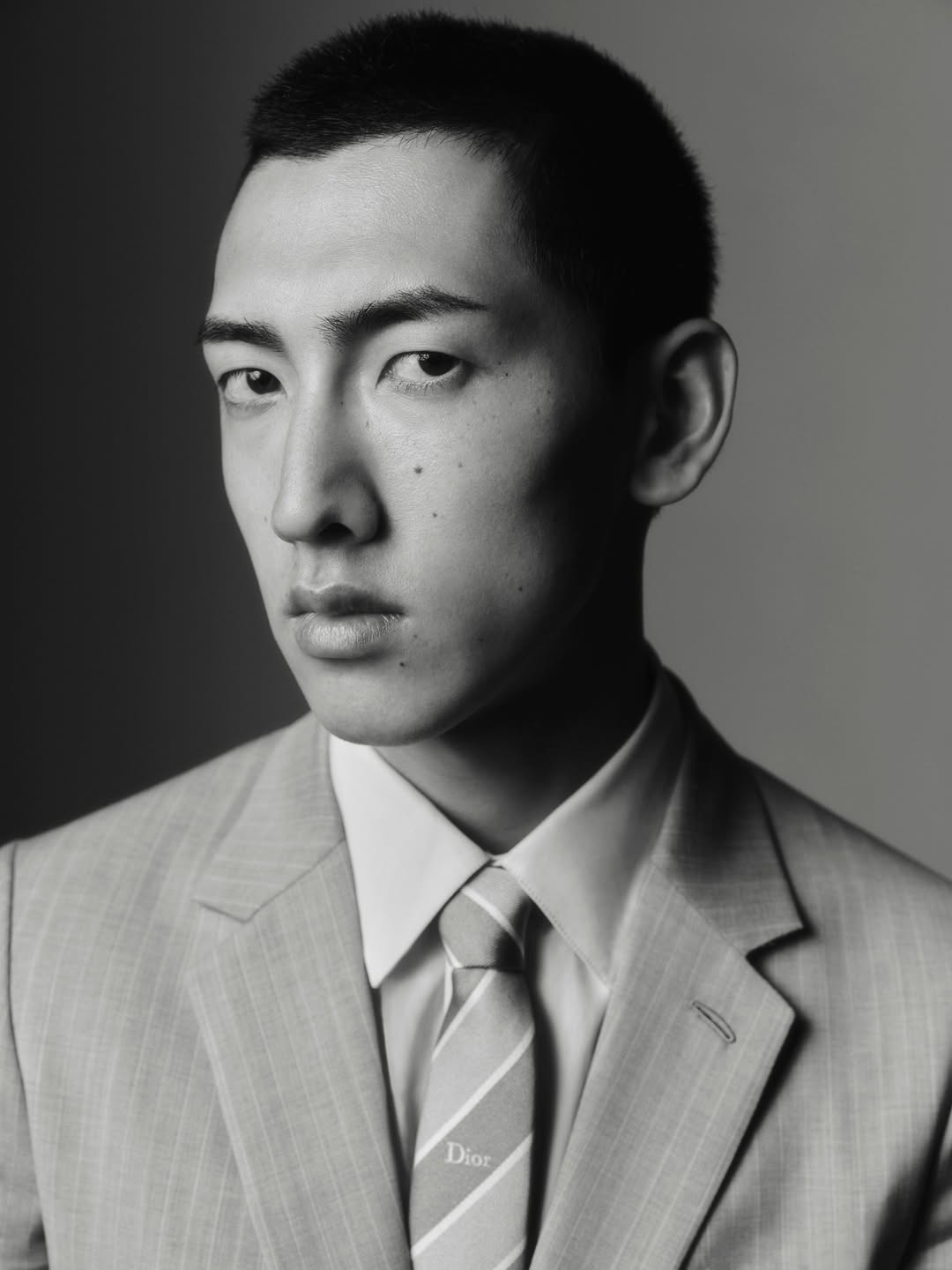 Dior Tailoring photographed by @heikkikaski
@dior @jonathan.anderson
@aubreyomahony @sktk_03

retouching @granondigital