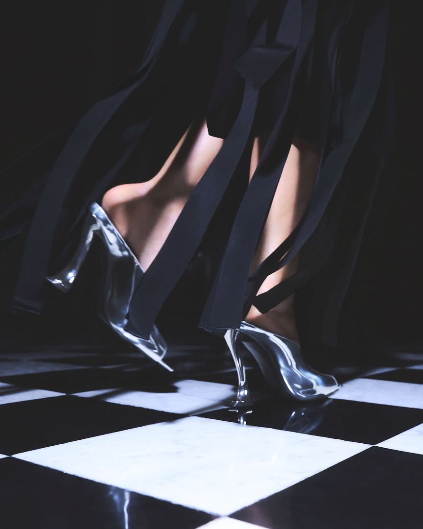 The Cat Bag & The Midnight Step @lanvin @petercopping shot by@khaksariarash
production: @parent.global
retouching and color grading @granondigital
stylist & creative director : @hindmatar
art director: Ash Moros @ash50cent
movement director: Breckyn Dreischer @breckynurheart
hair: Hiromi Nishinaka @hiromi_nishinaka
hair Assistant: Tenju Okazaki @tenju.10
make-up assistant: Mathilde Morvan @mathilde_mrv_mua
manicurist: Delphine Aissi @delphineaissi
manicurist assistant: Isabelle Guyon @lemakeupdisa
stylist assistant: Abbey Scarborough @abbeyscarborough
production company: semaine @semaine_online
producer for semaine: Michelle Lu @michelleelizabethlu
producer for semaine: Sophie Clément@sophclement
-
#LANVIN