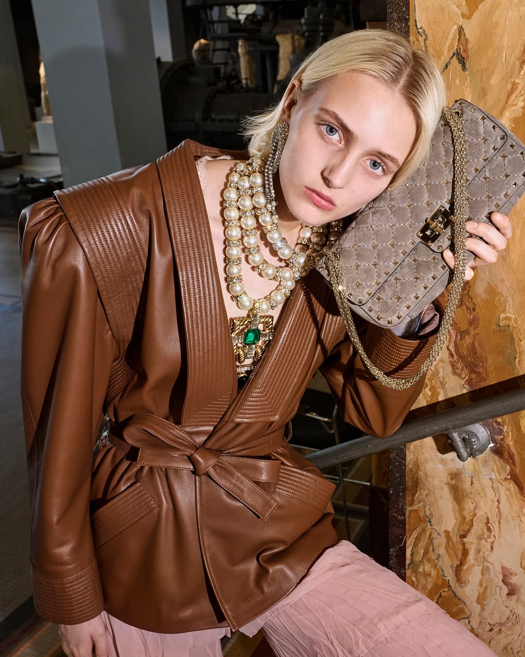 @maisonvalentino by @alessandro_michele shot by @documentedbytess
with @lanapetrusevych @suzannekoller @ap.olline @michelatafuri21 @ezrapetronio @daniel_s_makeup @estherlangham @victoriasalomonistudio @petronioassociates
grading and retouching @granondigital
#ValentinoInterferenze #ValentinoEyewear #ValentinoGaravani #Rockstud