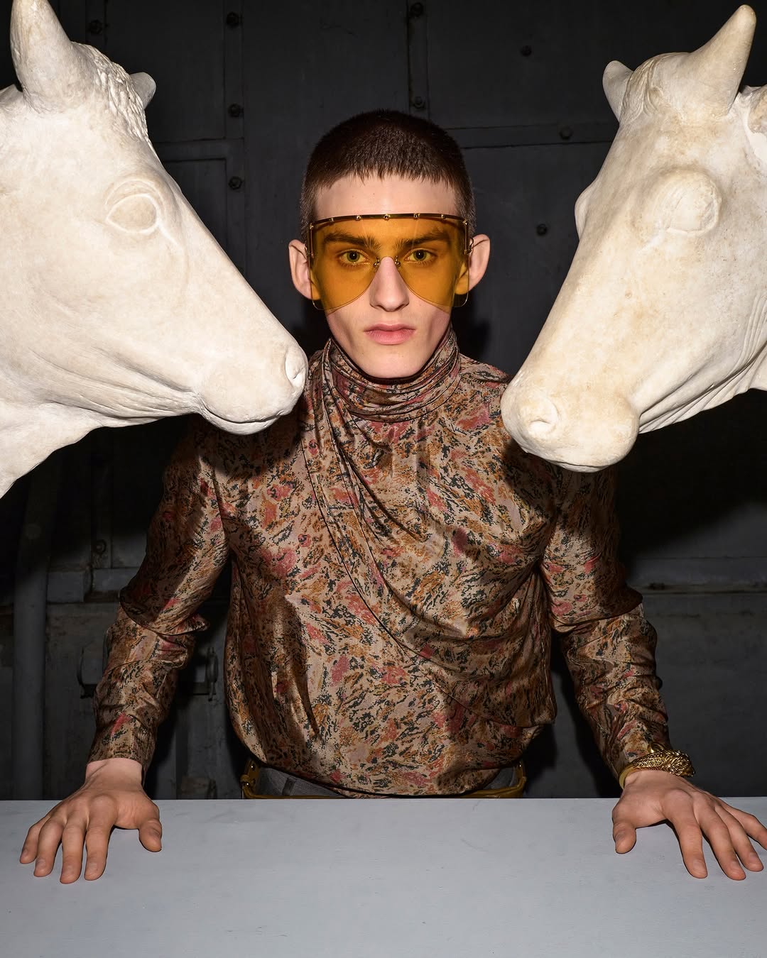 @maisonvalentino by @alessandro_michele shot by @documentedbytess
with @lanapetrusevych @suzannekoller @ap.olline @michelatafuri21 @ezrapetronio @daniel_s_makeup @estherlangham @victoriasalomonistudio @petronioassociates
grading and retouching @granondigital
#ValentinoInterferenze #ValentinoEyewear #ValentinoGaravani #Rockstud