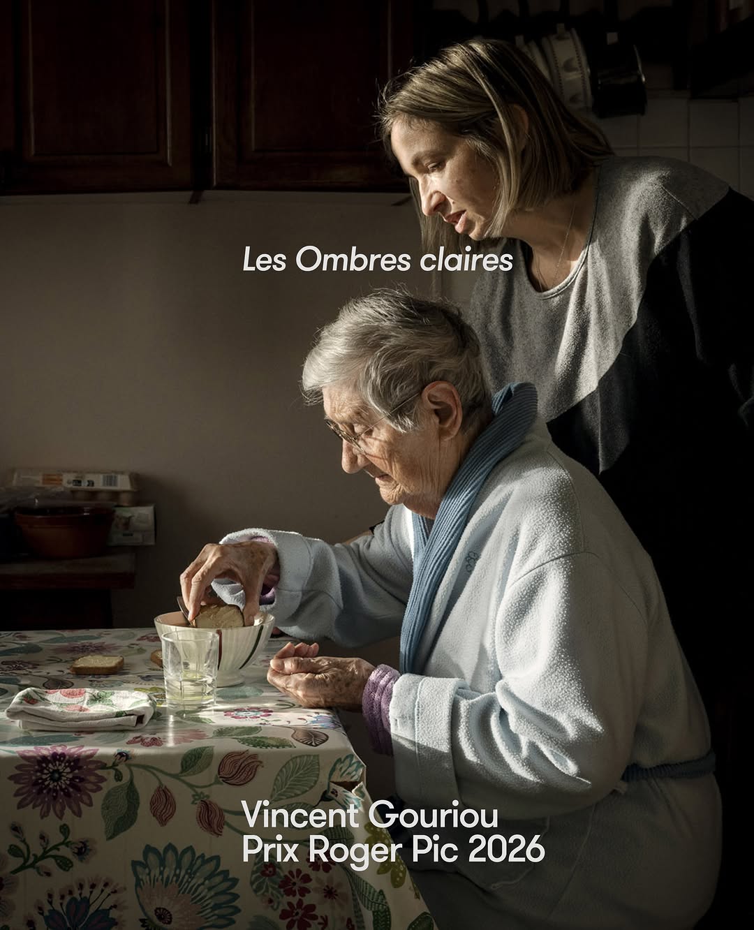 La Scam has been awarding the Roger Pic Prize since 1993. Each years it honors a photographer who documents the real world and explores the human condition in a unique way.

The winner of the 34th Roger Pic Prize is Vincent Gouriou who joins the prestigious list of past winners for his series "Les ombres claires" focusing on home care workers in Dordogne.
@vincentgouriou @lascamfrance 
grading and prints @granondigital 

#visapourlimage #visapourlimage2026 #lacam