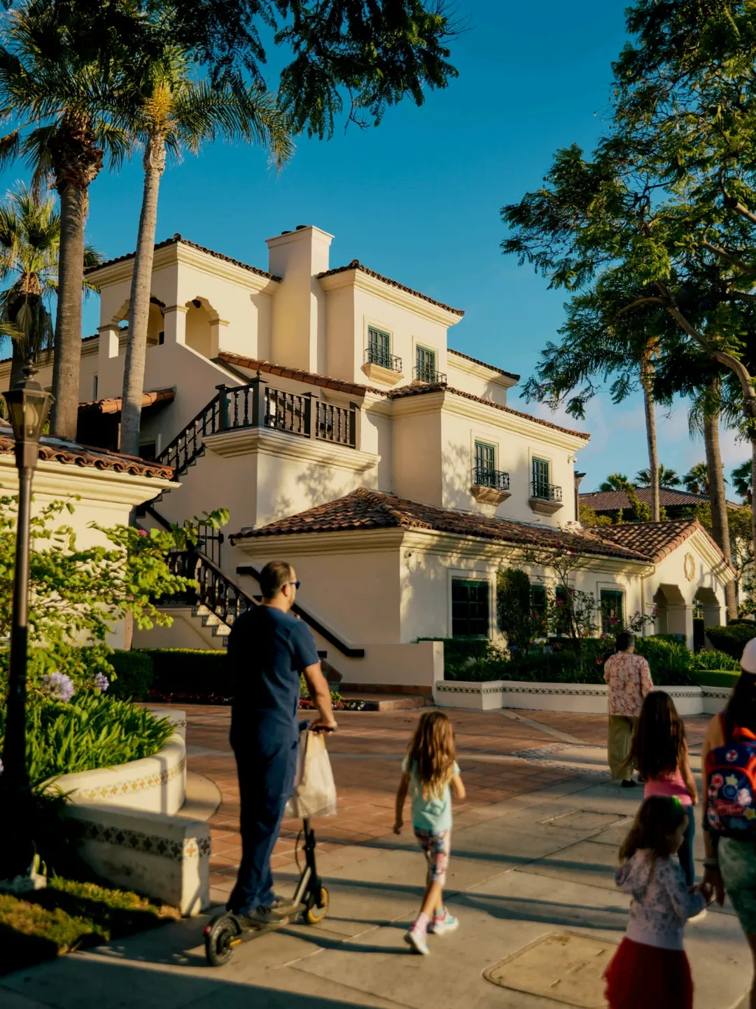 <a href="/charlie-hawks">Charlie Hawks</a> X Lendlease <span style="text-transform: none; white-space: nowrap;">Oct. 25</span>