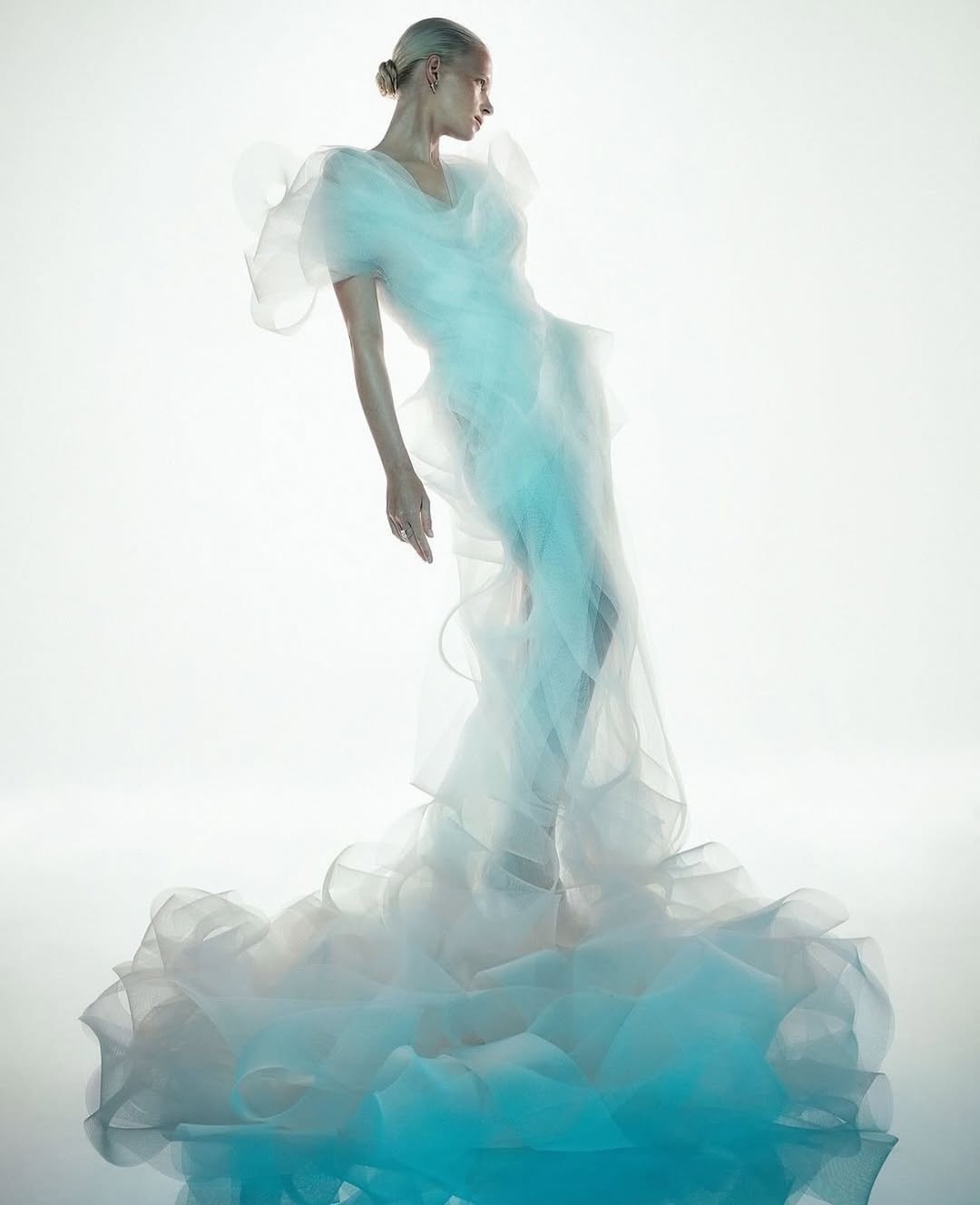The @lever_couture Bride by @lessjaverlingieri shot at Hubble Studio 📸

Photo by @sofiaandmauro
Creative Direction @jennywilliams.
Model @alyonasubbotina
Make up @terezkafras
Hair @bdale38
Stylist @zankovska
Set Design @itsisaacaaron
Jewelry by@solo_for_diamonds
Lighting @lighteously_yours
Producer @rickrosephoto