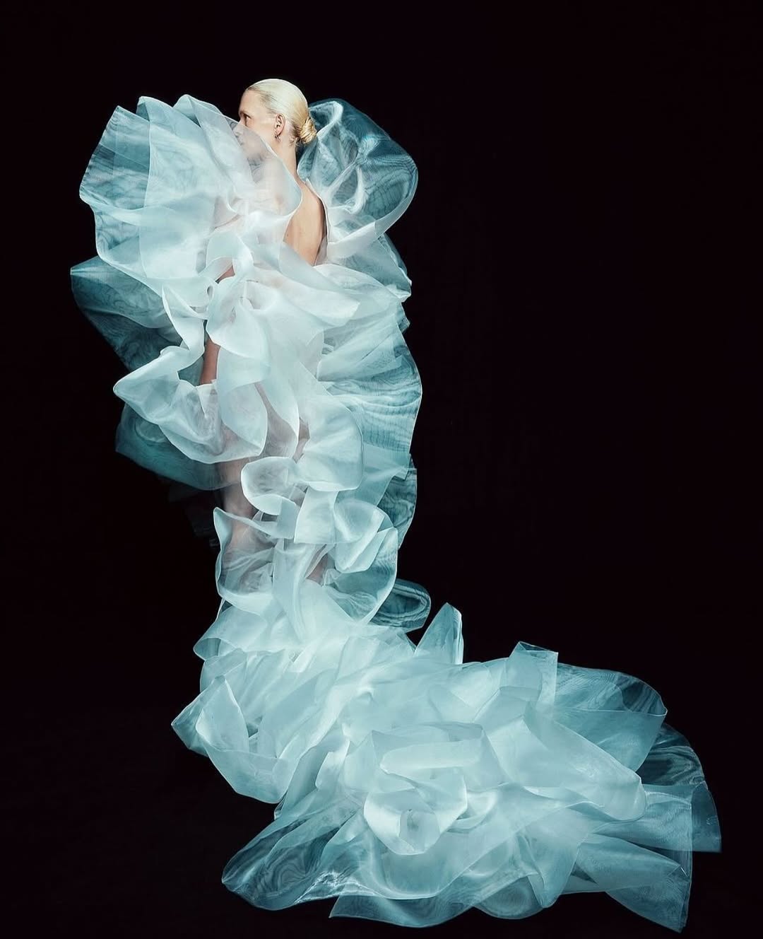 The @lever_couture Bride by @lessjaverlingieri shot at Hubble Studio 📸

Photo by @sofiaandmauro
Creative Direction @jennywilliams.
Model @alyonasubbotina
Make up @terezkafras
Hair @bdale38
Stylist @zankovska
Set Design @itsisaacaaron
Jewelry by@solo_for_diamonds
Lighting @lighteously_yours
Producer @rickrosephoto