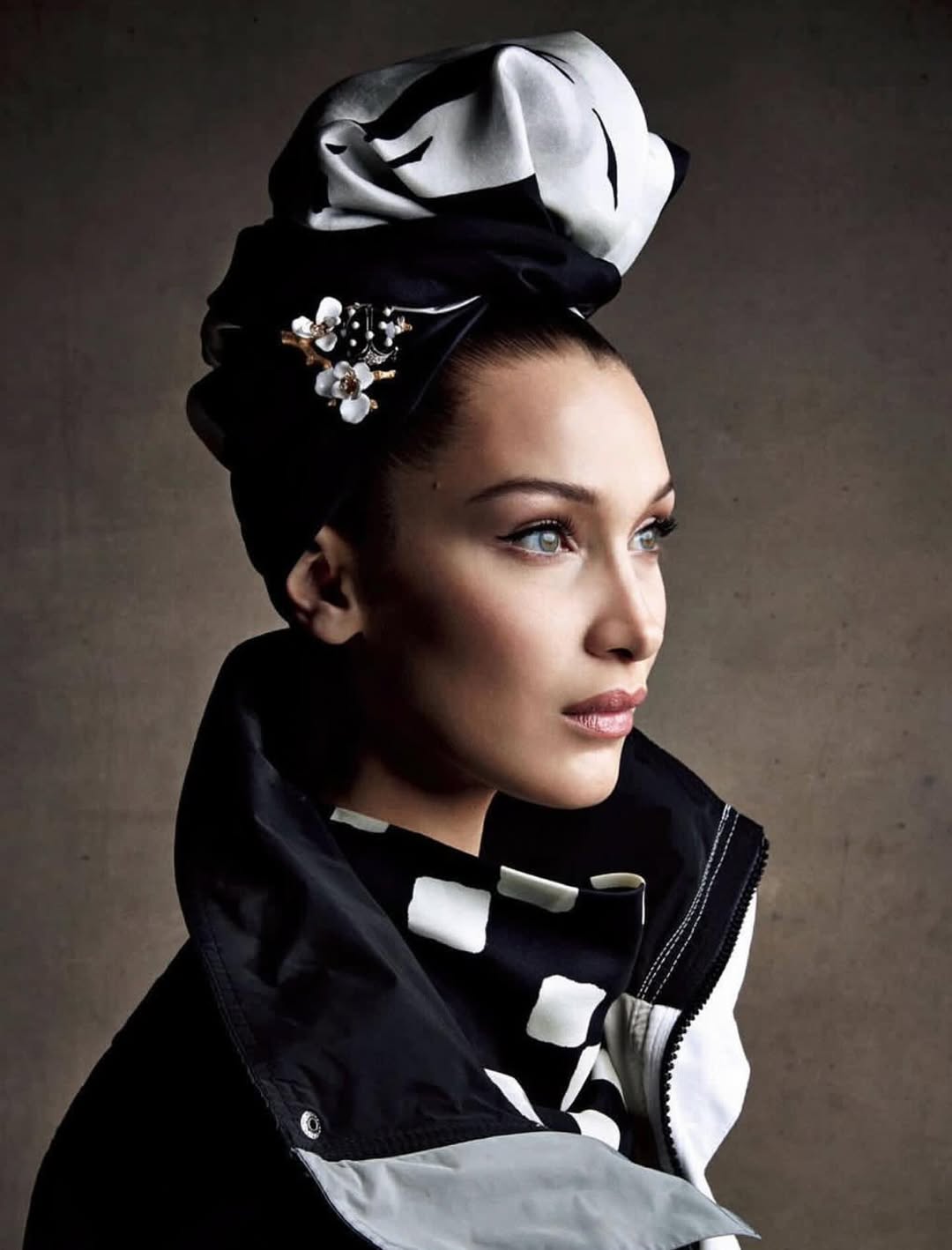 @BellaHadid for @VogueJapan at Hubble Studio. 

Styled by @sissyvian
Hair by @orlandopita
Makeup by @peterphilipsmakeup
Manicure by @yukotsuchihashi