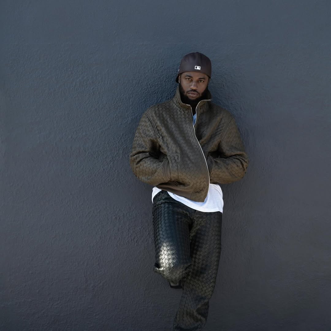 Dave Free, Kendrick Lamar’s longtime creative partner, multi-hyphenate director, and cultural force shaping hip-hop’s vision. Shot here for @i_d at Hubble Studio🙌🏼

Talent: @davefree
Photographed by hendrik.schneider
Styled by @yashuasimmons
Written by Ben Dandridge-Lemco
Barber: @iamtrelljones 
Groomer:@steph.face
Nails: @nailsbyemikudo 
Set Design: @itsmyjello 
Tailor: #LydiaJakubowska
Production: @themorrisongroup 
Post Production: #TaylorUG 
Location: @hubblestudio

#hubblestudio