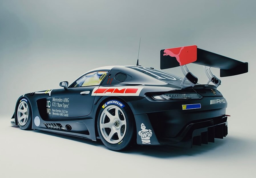 We were lucky to host this shoot here at @hubblestudio. The story behind it is one of a kind, @jameskirkham had @gregchait to hand make a 100% cashmere cover for the @mercedesamgmotorsport GT3 Raw Spec. Including rooftop launches, last-minute fixes, and everything in between. Honored our space could be where this moment was captured, a shot that even took over the @mercedesamg employee login screens.

#hubblestudio