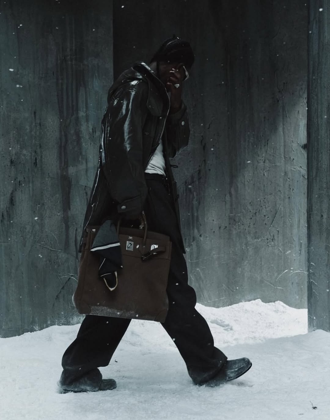 Travis Scott for Issue 01: “The First Ever” Outlander Magazine In-Print, shot at Hubble Studio. 

photographer: @ianbuosi
founder & editor-in-chief: Callum McCafferty 
creative studio: @outlanderstudios 
creative commissioner: Quinn Titsworth
production company: @freenjoy
freenjoy founder / executive producer: nathan scherrer
executive producer / producer: @tarasheree 
director of photography: @liam4shore 
production manager: @tommy_gleason 
production designer: @gregyaro 
location: @hubblestudio 
art director: @jacksonatyler 
stylist: @alliegoodman
video editor: @yago.huntlaudi 
bts video: @bawwse 
bts imagery: @ryderlee