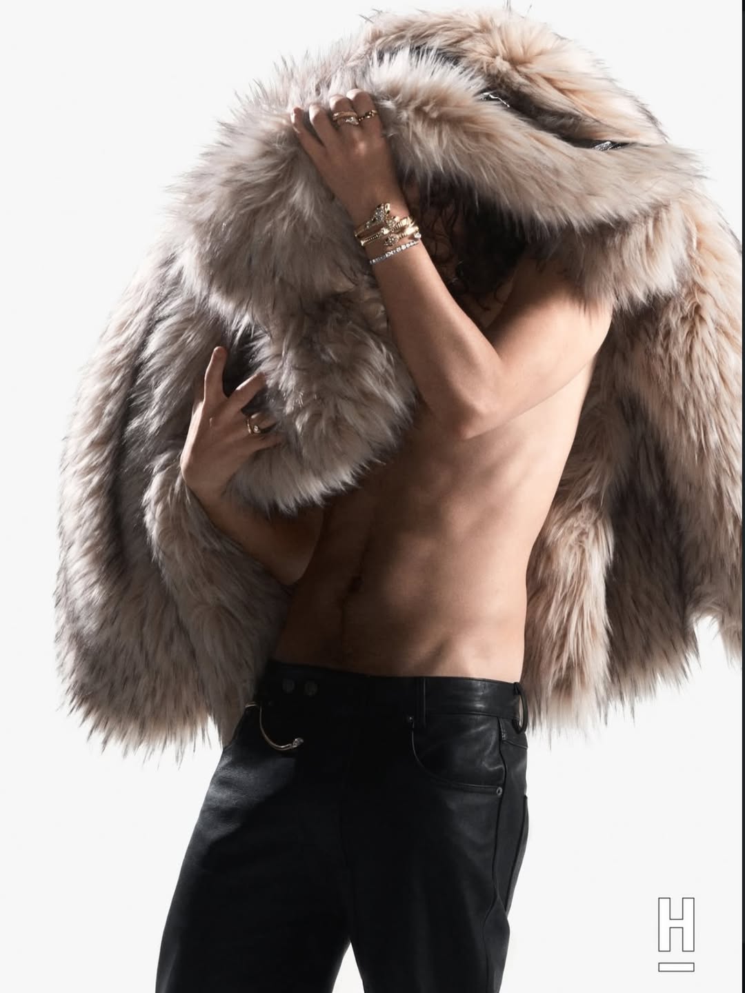 Eddie Benjamin, the Sydney native reshaping pop’s soundscape, track by Billboard charting track. After crafting hits and hooks for @justinbieber and @siamusic, the multi-instrumentalist is entering a new chapter as a genre bending solo act. Styled in @bvlgari. 

Shot at @hubblestudio 
Written by: @iamsamtracy
Video: @fennpaider /@matty.so
Stylist: @marcforne
Styling Team: @anaasotillo +@andrii.panasiukk
Hair: @remymoore
Skin: @creaturecreative_
Manicurist: @meechynails
Production: @brandonzagha