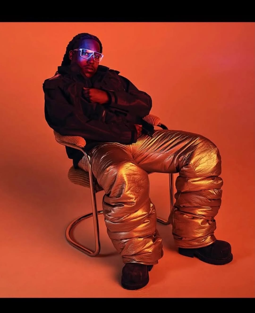@dontoliver for @billboard shot at Hubble Studio📸

Lighting- @aaronmorganstein
Assistant - @spanishboots
Styling: @skullsqwat
Hair: @stylesbyjamaicanbarbi
Grooming: @chousner
Barber: @marcusph333
Location: @hubblestudio
Production: @iamdakotagriffin @sixpianos 
Writer: @lordtreesap
 @jenny_sargent @samantha_xu @naomypedroza