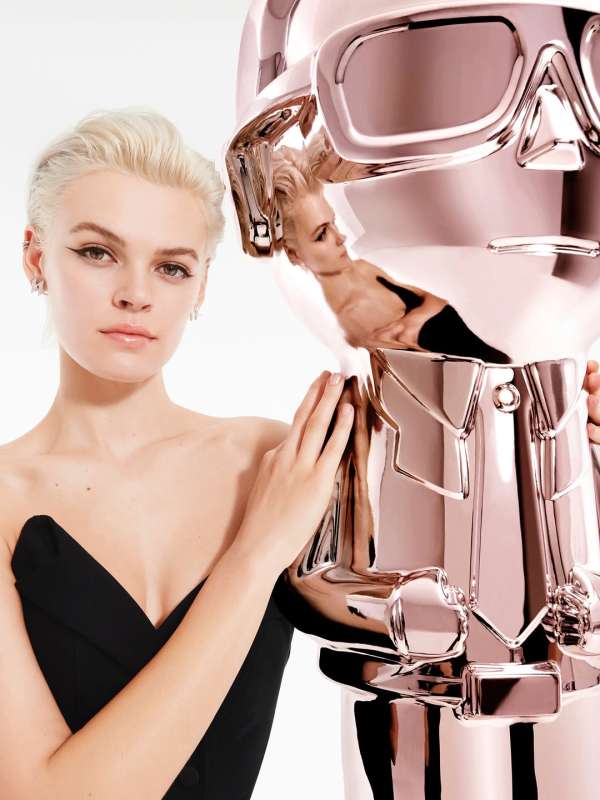 @cara_taylorrr for KARL IKONIK perfume camp...