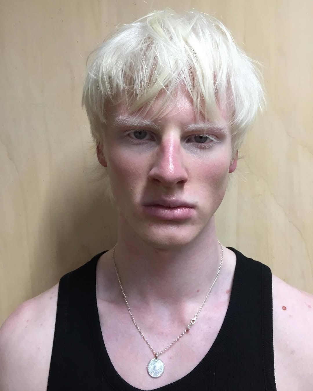 @harri_ks SS26 MUSEUM WEAR 

Casting: @lyliamari for @ikki_casting @walterschupfermanagement 

Creative Director & Stylist @jordannkelsey @canvasrepresents

Production @lockstudios @lockgroup

Music @sarathykorwar

Movement Director @benjaminjonsson_ 

Makeup Partner @bobbibrown

MUA @amyconway_mua

Hair Partner @revlonprofessionaluk

Hair Artist @danilogiangreco_hair

Skincare Partner @anua_uk @anua_global

Personal Care Partner @akt_ldn

Headwear @inflate_studio @inflate001

Runway Photography @_by_alexis @maisonmardimgmt