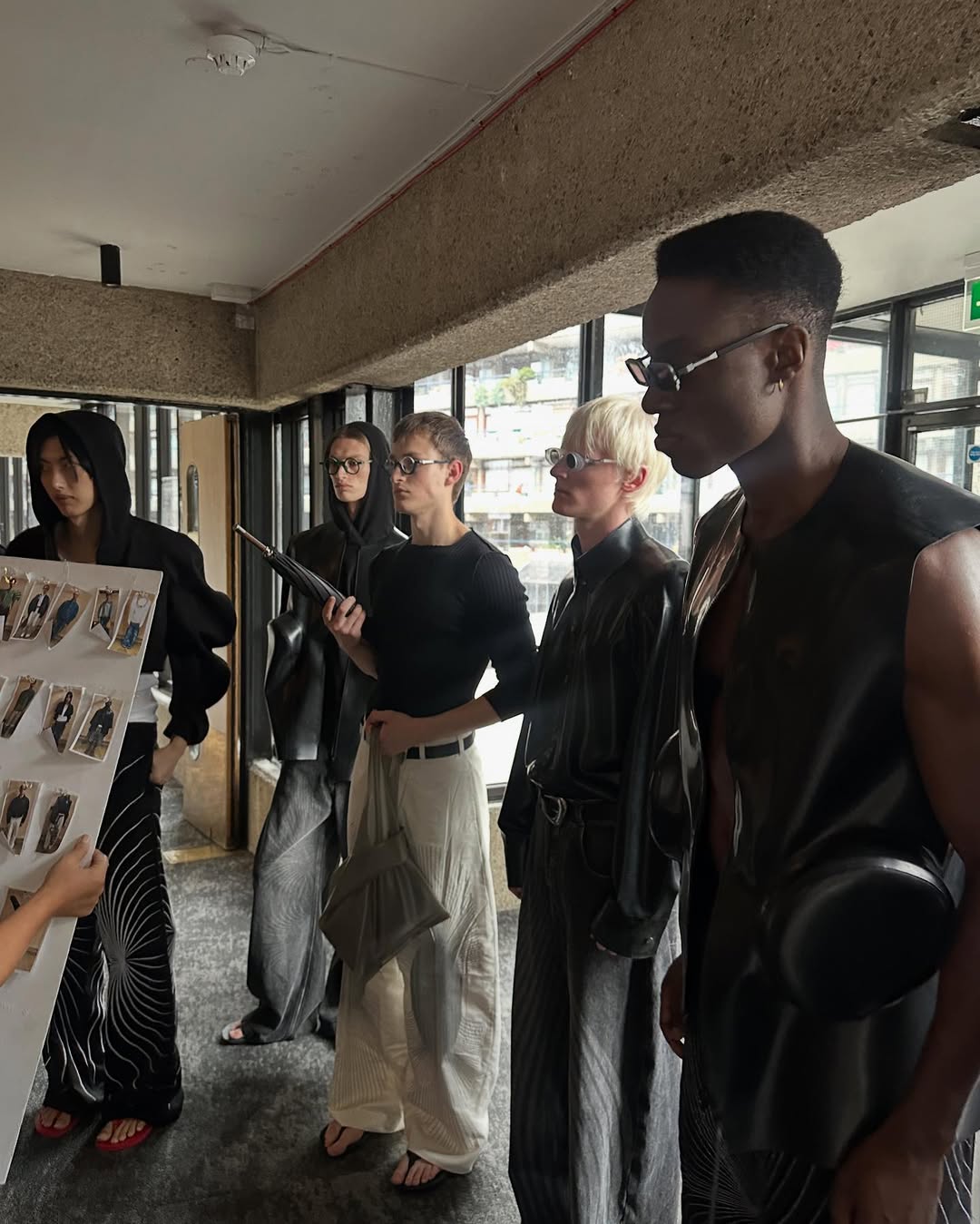 @harri_ks SS26 MUSEUM WEAR 

Casting: @lyliamari for @ikki_casting @walterschupfermanagement 

Creative Director & Stylist @jordannkelsey @canvasrepresents

Production @lockstudios @lockgroup

Music @sarathykorwar

Movement Director @benjaminjonsson_ 

Makeup Partner @bobbibrown

MUA @amyconway_mua

Hair Partner @revlonprofessionaluk

Hair Artist @danilogiangreco_hair

Skincare Partner @anua_uk @anua_global

Personal Care Partner @akt_ldn

Headwear @inflate_studio @inflate001

Runway Photography @_by_alexis @maisonmardimgmt