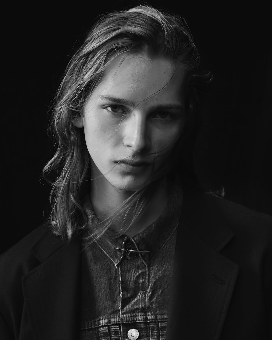 @a.presse_ 2026 with @cosmevoisin from @successmodels 
Photography by @mitsuo_okamoto 
Styling by Haruhisa Shirayama
Hair by @tomohiroohashihair 
Casting by @ikki_casting 
Thanks @norikoishizaka