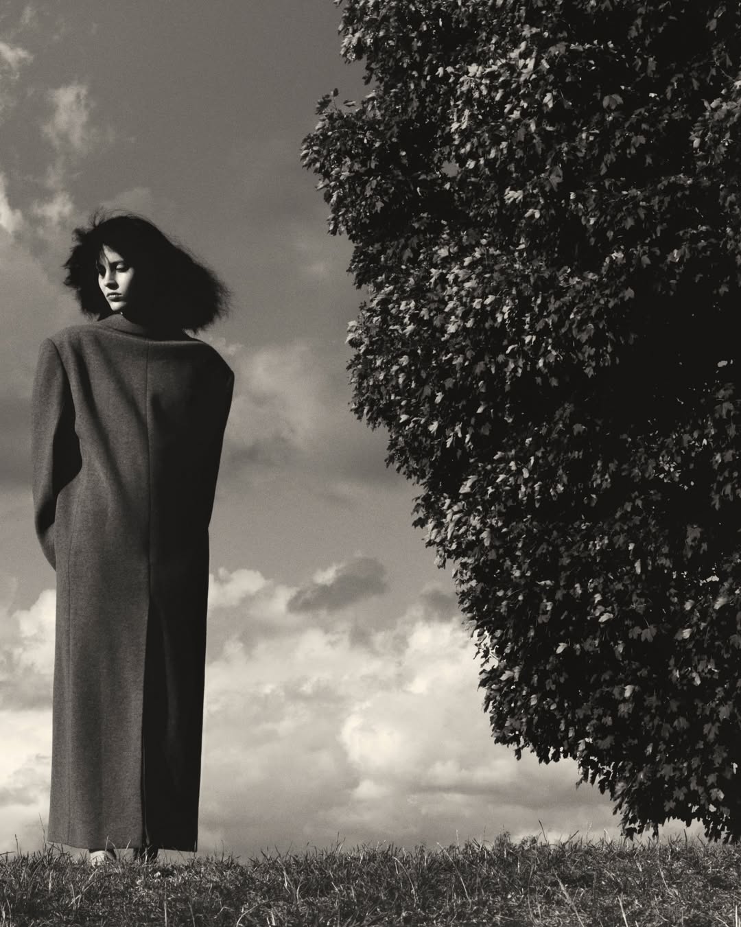 « Lignes de fuites » Cover story for @revuemagazine_ AW issue n°20
With @lilyciannamea from @seemodels 
Shot by @ethanjhart_
Styling by @nilonilo_
Hair by @hikageyumiko
Make-up by @jennekecroubels
Casting by @ikki_casting