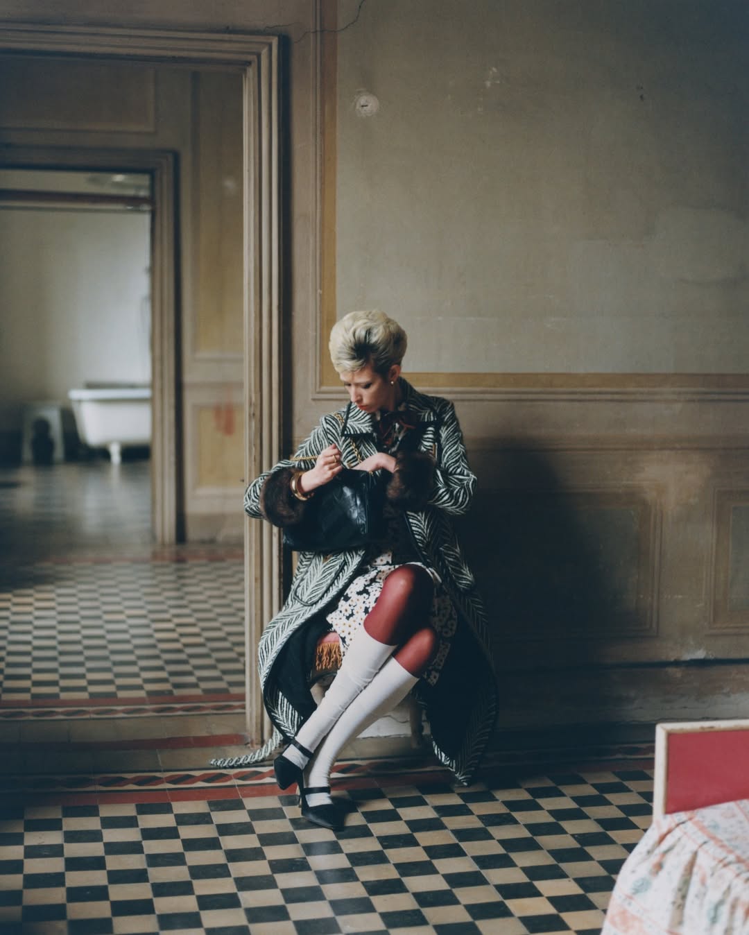 New story in @dustmagazinechina 
Photographer : @antoninocafiero 
Stylist : @massimogamba 
Makeup : @ariannacampa_makeup 
Manicurist : @laroby7200 
Model : @isabella_pascucci 
Set design : @julmunset 
Prod : @kitten_production 
Casting by @justdriverocky @ikki_casting 
@walterschupfermanagement