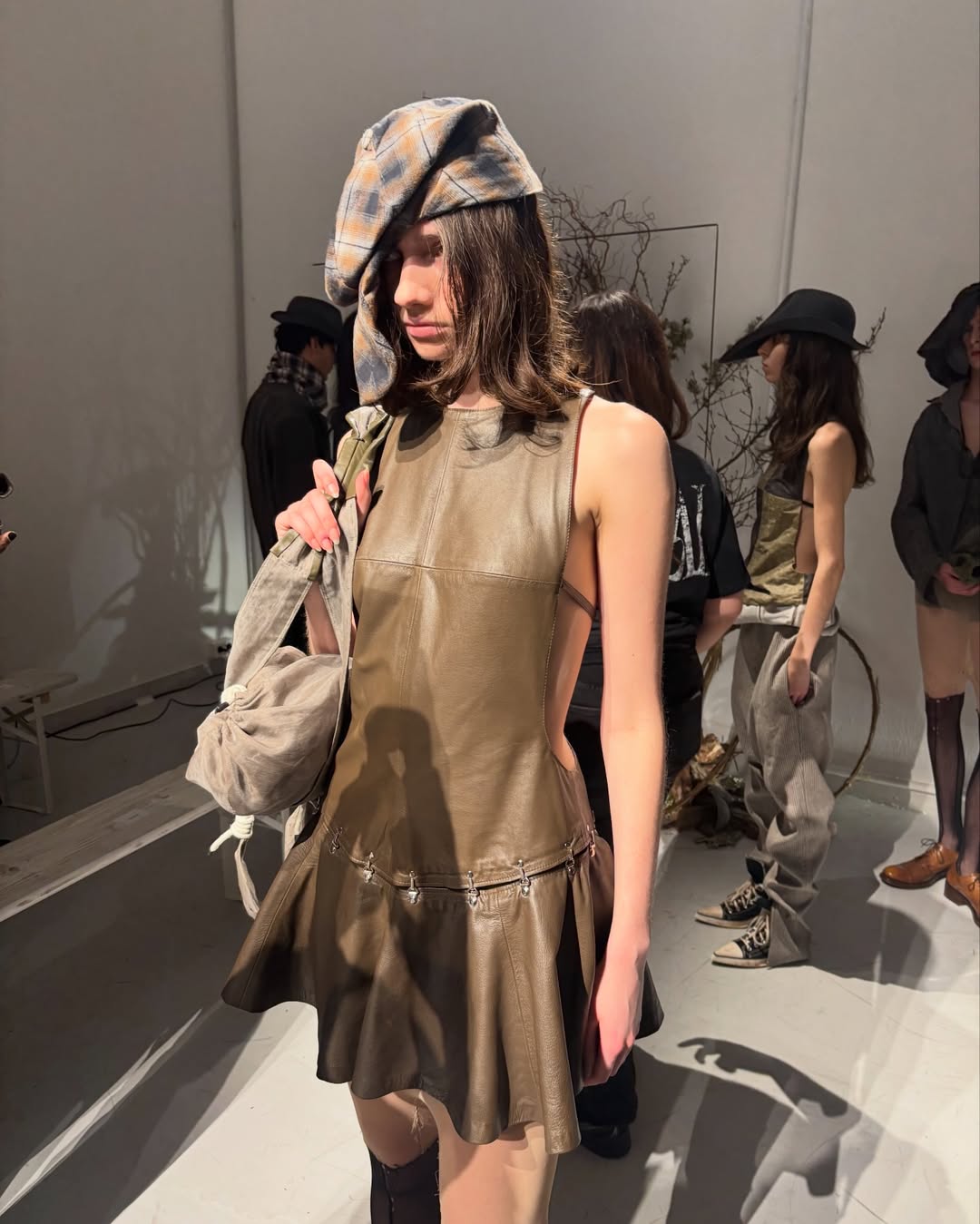 1st show for this genius kid !
@javier____guijarro FW26 
Creative Director @jav.1.er
Styling @albamelendo @aplus.creatives
Make up & hair @shaila_moran
Show director @martinabighignoli
Production @espaceparallele
Press @karlaotto @lexa.services
Movement director @gabriele
Scenography @ninostudiofloral
Sound design Gerard Ribera

Casting @lyliamari @ikki_casting 
@walterschupfermanagement