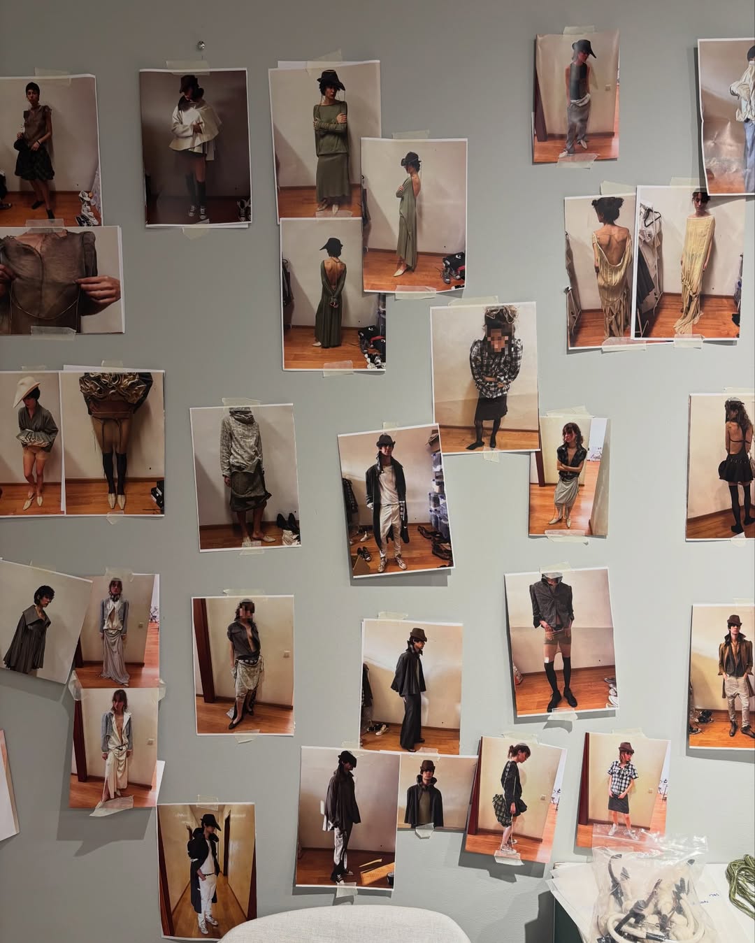 1st show for this genius kid !
@javier____guijarro FW26 
Creative Director @jav.1.er
Styling @albamelendo @aplus.creatives
Make up & hair @shaila_moran
Show director @martinabighignoli
Production @espaceparallele
Press @karlaotto @lexa.services
Movement director @gabriele
Scenography @ninostudiofloral
Sound design Gerard Ribera

Casting @lyliamari @ikki_casting 
@walterschupfermanagement